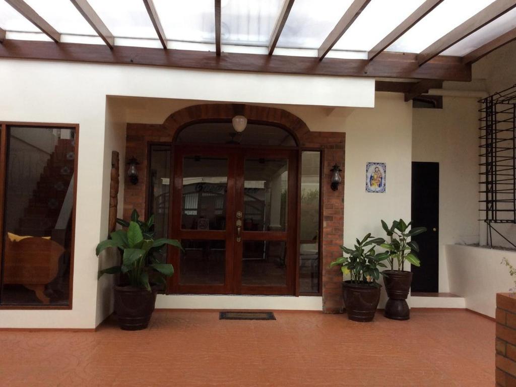 Casa Roces Acomodação com café da manhã Legazpi Exterior foto