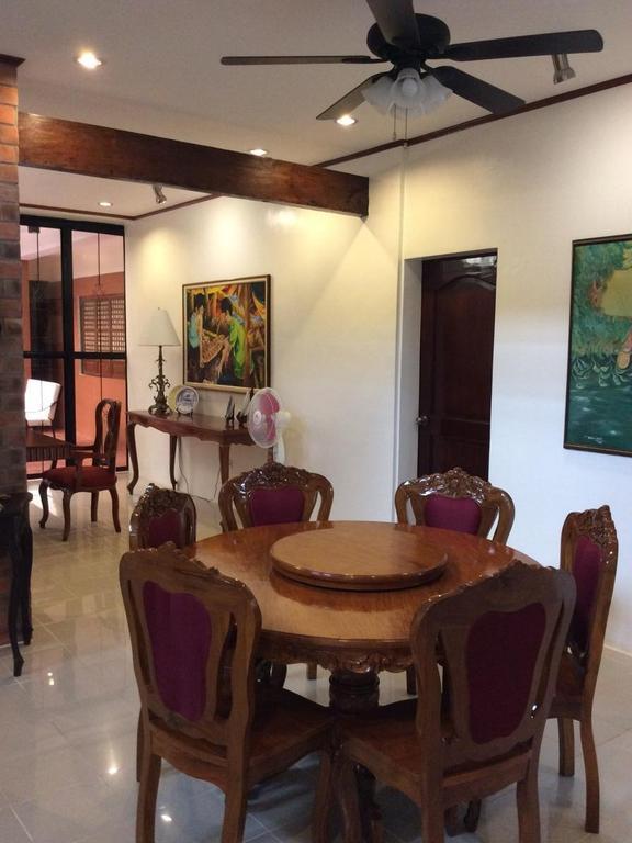 Casa Roces Acomodação com café da manhã Legazpi Exterior foto